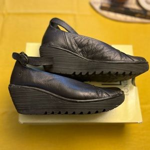 FLY LONDON 40 YASE Graphite color platform shoes